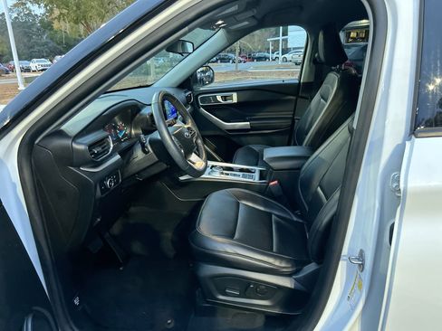 Used 2023 Ford Explorer XLT w/ Equipment Group 202A image 16