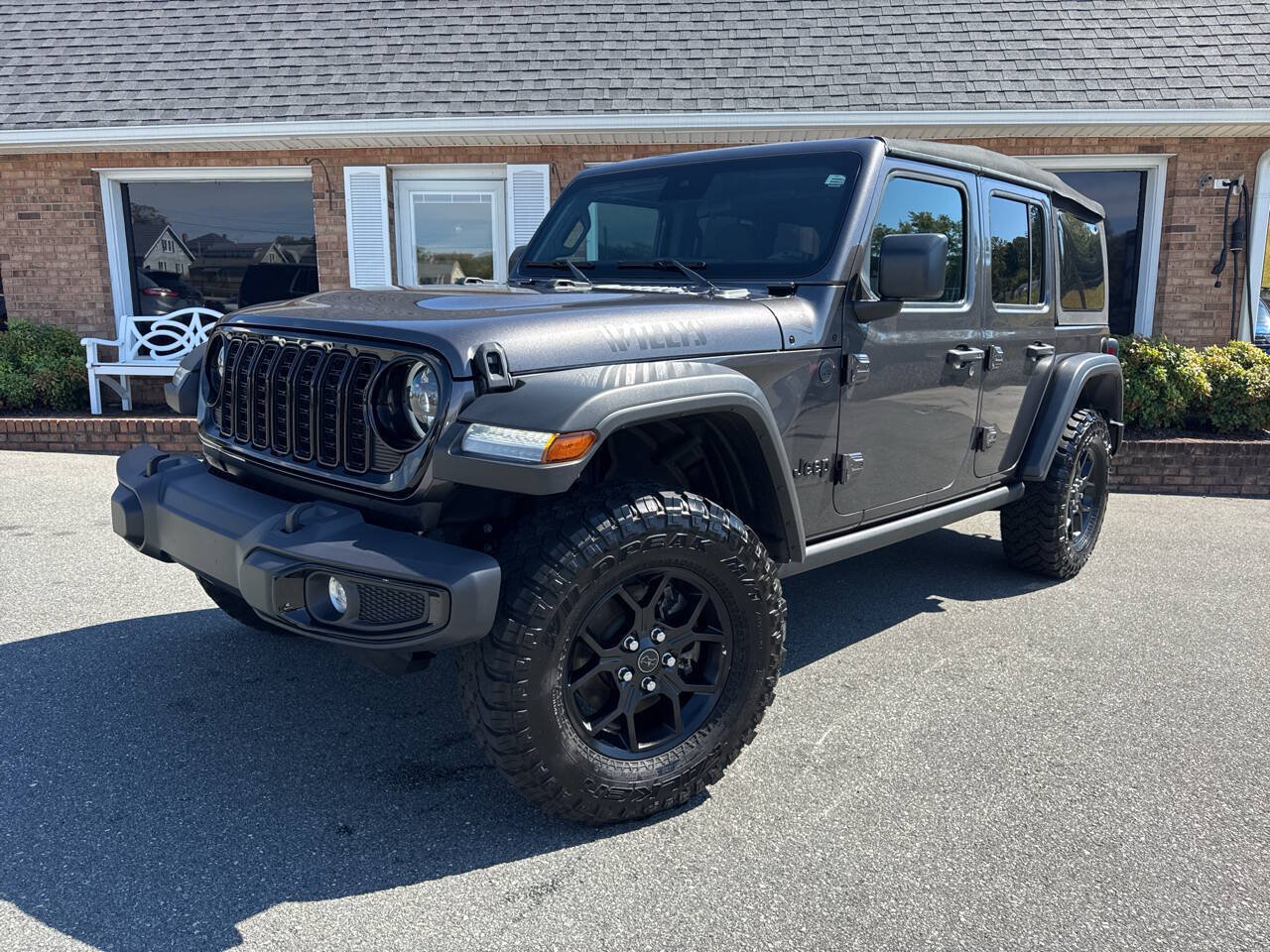 Used 2024 Jeep Wrangler Unlimited Sport AWD/4WD image 4