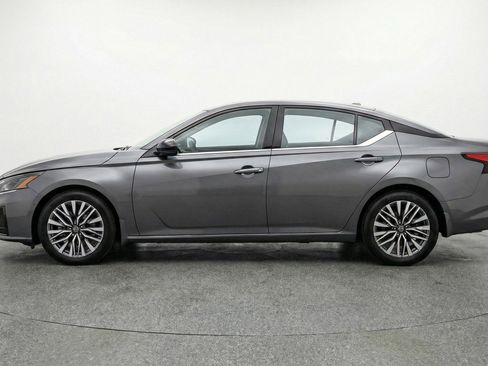 Used 2025 Nissan Altima 2.5 SV FWD image 5