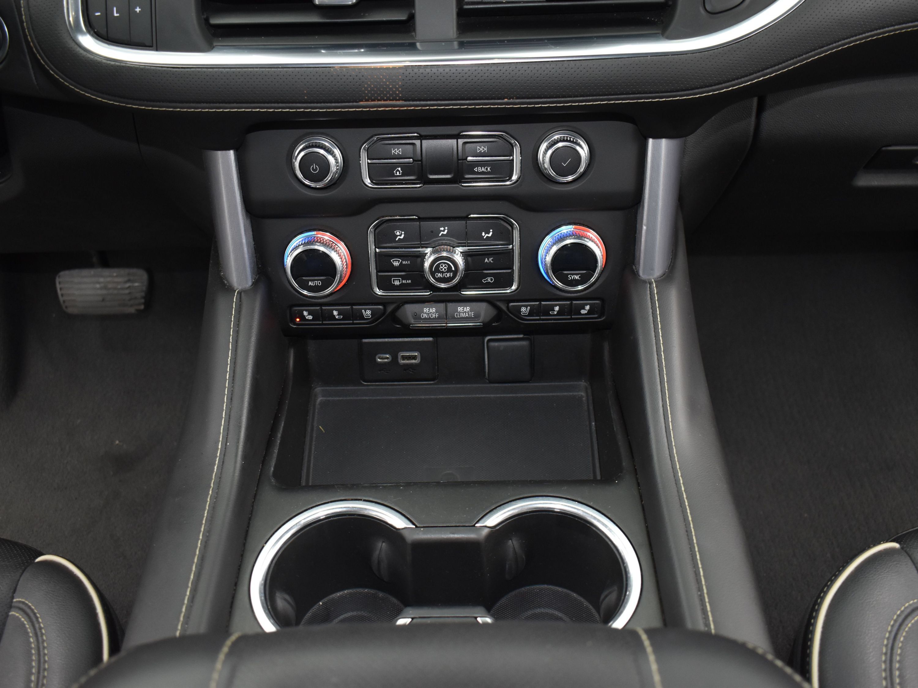 Used 2023 GMC Yukon SLT AWD/4WD image 19