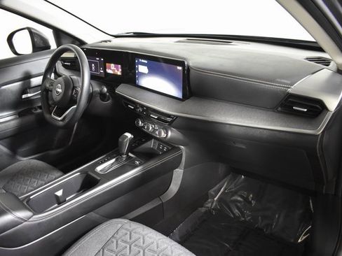 Certified 2025 Nissan Kicks SV image 32