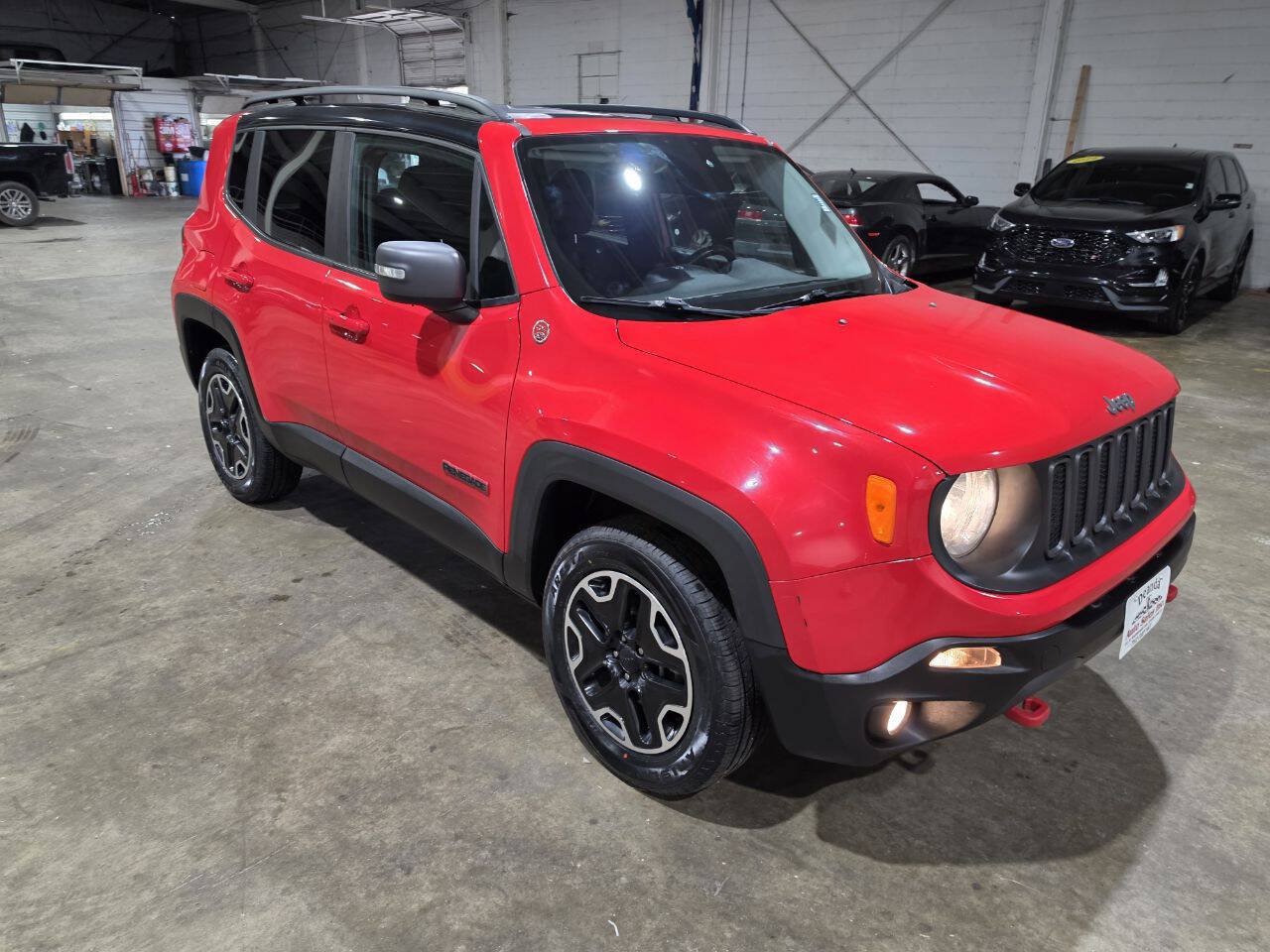 Used 2016 Jeep Renegade Trailhawk w/ Cold Weather Group AWD/4WD image 16
