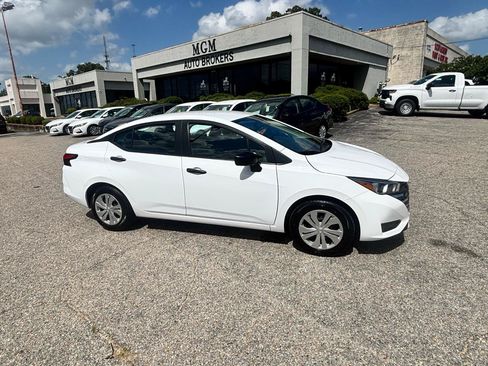 Used 2023 Nissan Versa S FWD image 28