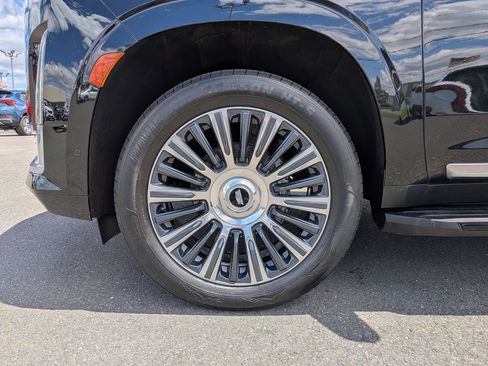 Certified 2023 Cadillac Escalade Premium Luxury AWD/4WD image 33
