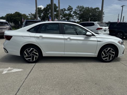 Certified 2023 Volkswagen Jetta SEL FWD image 3
