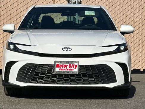 Used 2025 Toyota Camry SE image 9