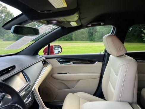 Used 2019 Cadillac XT5 FWD image 16