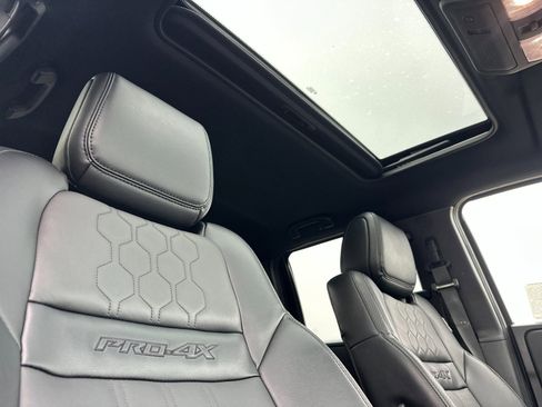 Used 2022 Nissan Frontier PRO-4X w/ Pro-4X Premium Package image 15