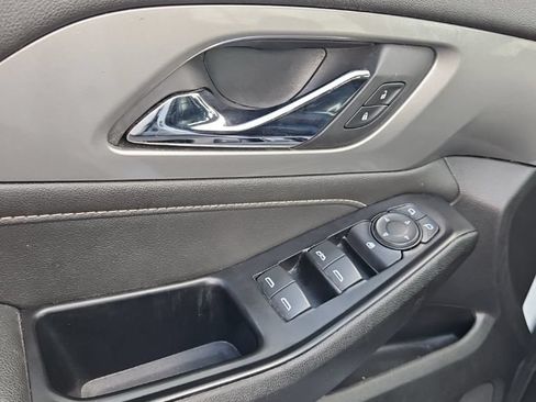 Used 2023 Chevrolet Traverse LT FWD image 11