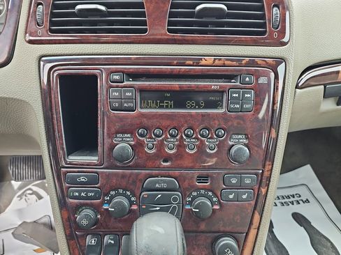 Used 2007 Volvo V70 2.4 image 24