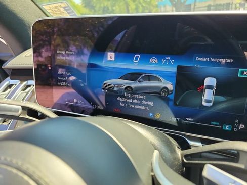 Used 2022 Mercedes-Benz S 580 4MATIC Sedan w/ AMG Line Package image 16