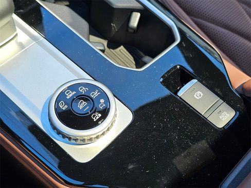 New 2025 Mitsubishi Outlander SEL image 14