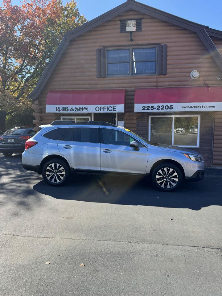 Used 2017 Subaru Outback 2.5i Limited AWD/4WD image 2