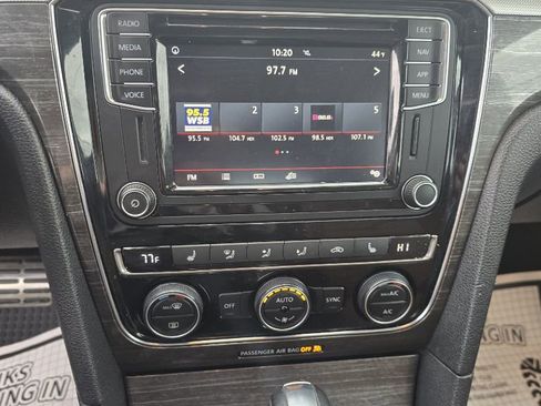 Used 2018 Volkswagen Passat 2.0T SEL Premium image 18