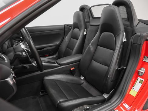 Certified 2019 Porsche 718 Boxster RWD image 5