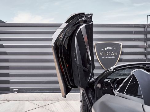 Used 2025 McLaren 750S Spider image 32