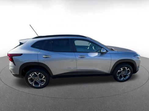 Used 2025 Chevrolet Trax LT image 16