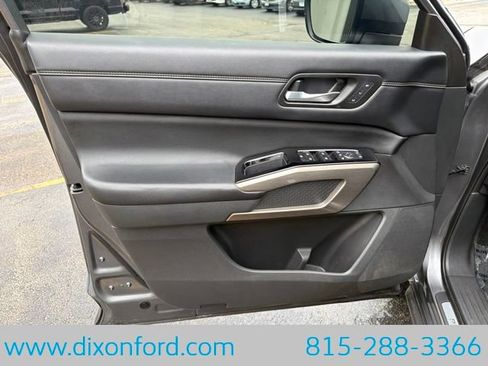 Used 2023 Nissan Pathfinder Platinum AWD/4WD image 27