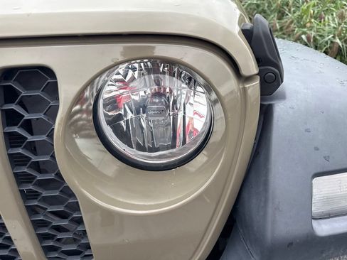 Used 2020 Jeep Gladiator Sport w/ Quick Order Package 23S AWD/4WD image 17