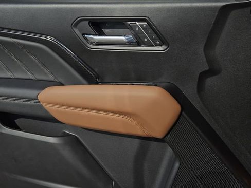 New 2025 GMC Canyon AT4 w/ Nightfall Edition image 17