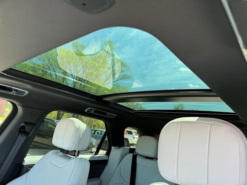 Used 2024 Land Rover Range Rover Sport SE image 4