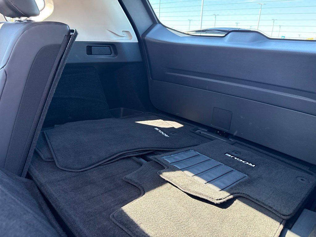 Certified 2023 Nissan Rogue Platinum w/ Platinum Premium Package AWD/4WD image 17