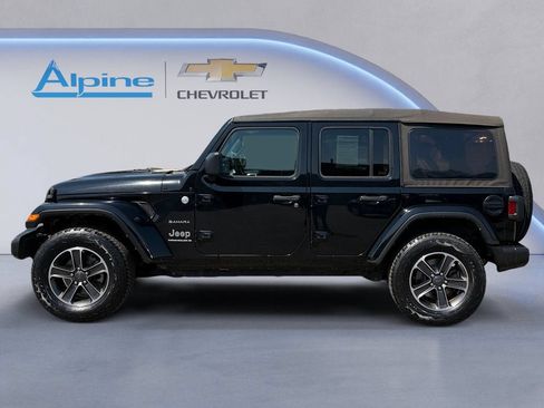 Used 2023 Jeep Wrangler Unlimited Sahara w/ Cold Weather Group AWD/4WD image 2