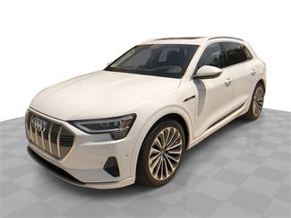 Used 2019 Audi e-tron Prestige w/ Prestige Package image 1