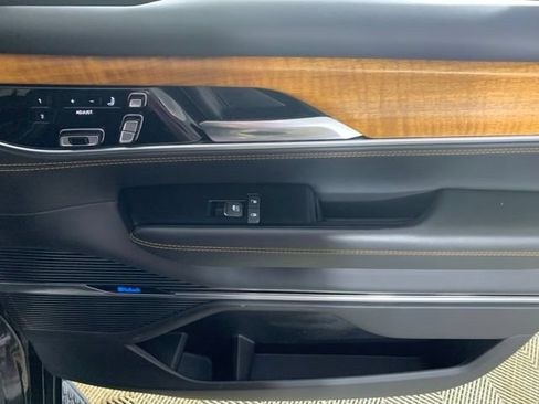 Used 2022 Jeep Grand Wagoneer Series III w/ Rear Seat Video Group 1 AWD/4WD image 39