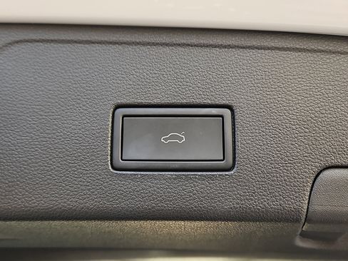 Certified 2023 Volkswagen Atlas Cross Sport SE image 7