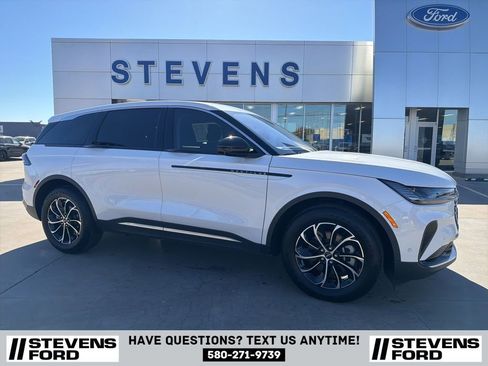 Used 2024 Lincoln Nautilus Premier image 1