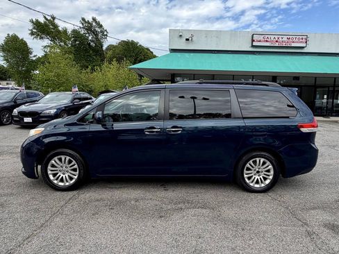 Used 2012 Toyota Sienna XLE FWD image 7