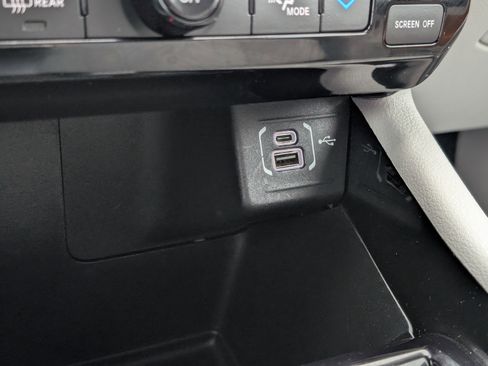 Used 2022 Jeep Compass Limited image 23