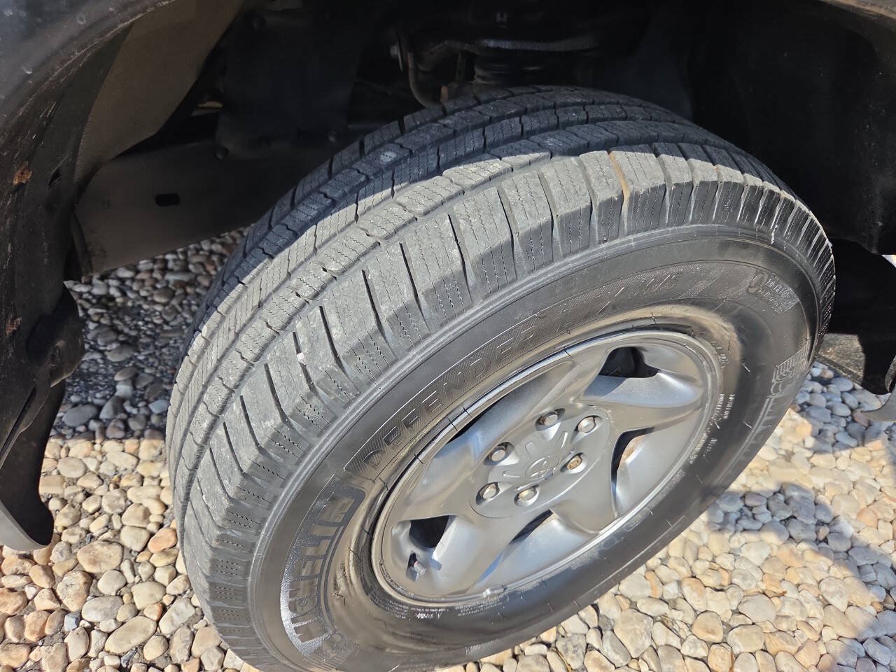Used 2001 Toyota Tundra Limited w/ Off-Road Pkg AWD/4WD image 13