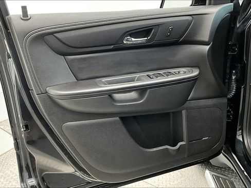 Used 2015 Chevrolet Traverse LT w/ LPO, 'HIT The Road' Package AWD/4WD image 18
