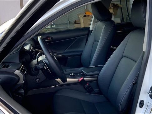 Used 2019 Lexus IS 300 w/ Premium Package image 8