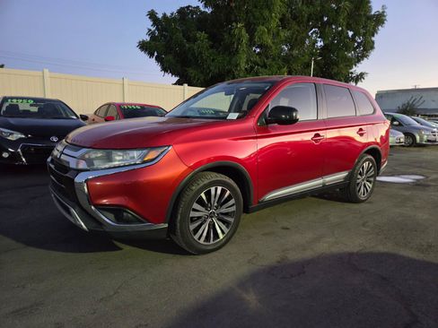 Used 2019 Mitsubishi Outlander ES FWD image 1
