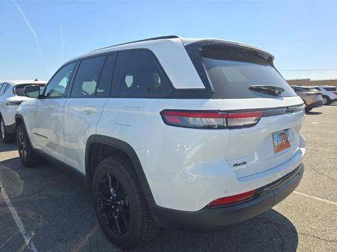 Used 2024 Jeep Grand Cherokee Altitude image 4