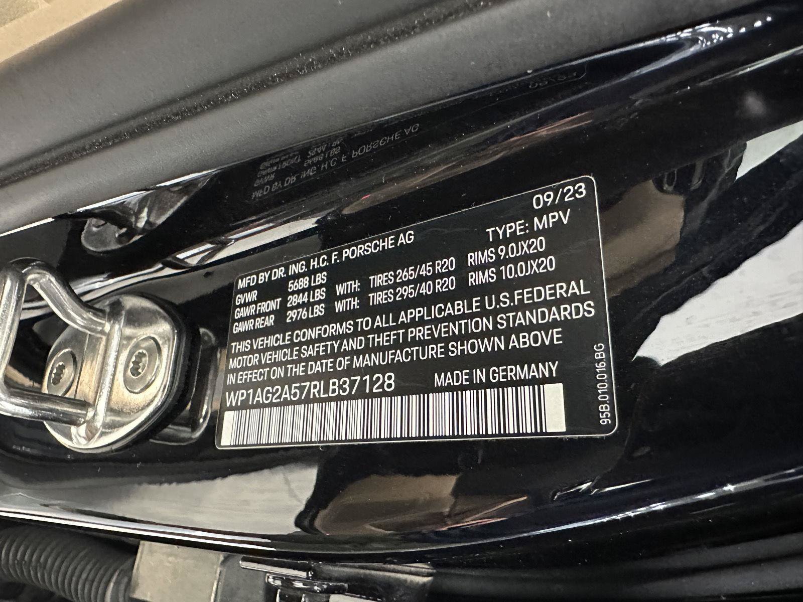 Used 2024 Porsche Macan S AWD/4WD image 18