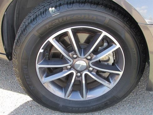 Used 2017 Dodge Grand Caravan SXT FWD image 35