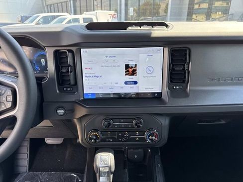 New 2025 Ford Bronco 4-Door image 9