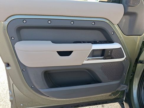 Used 2022 Land Rover Defender 110 SE image 13