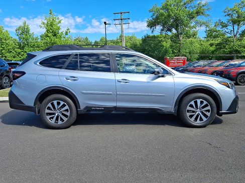 Certified 2022 Subaru Outback Premium AWD/4WD image 7