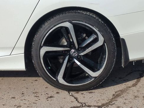 Used 2018 Honda Accord Sport image 13