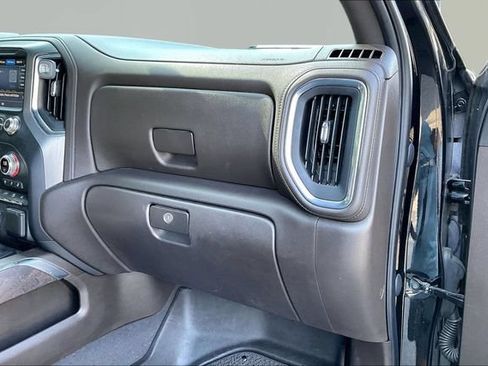 Used 2022 GMC Sierra 2500 Denali w/ Denali Black Diamond Edition AWD/4WD image 18
