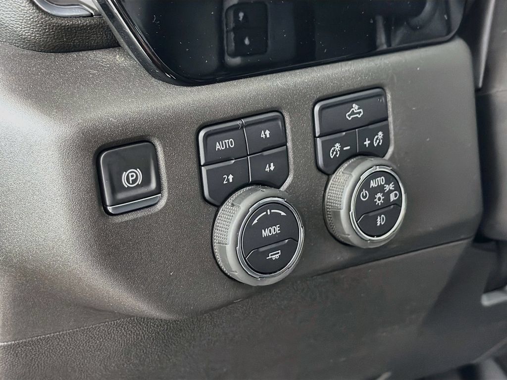 Used 2025 Chevrolet Silverado 1500 LT Trail Boss w/ Convenience Package II AWD/4WD image 11