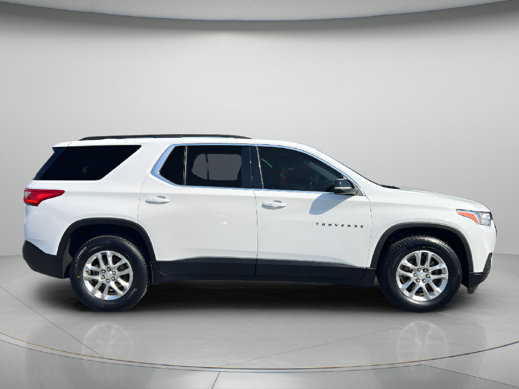Used 2021 Chevrolet Traverse LT w/ LPO, Blackout Package AWD/4WD image 8