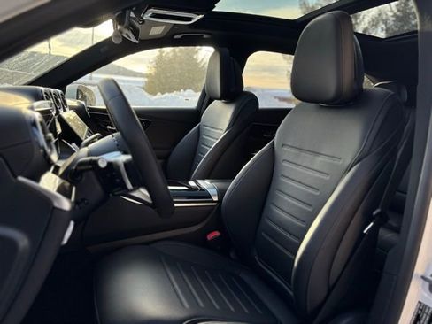 Used 2025 Mercedes-Benz GLC 300 4MATIC image 18