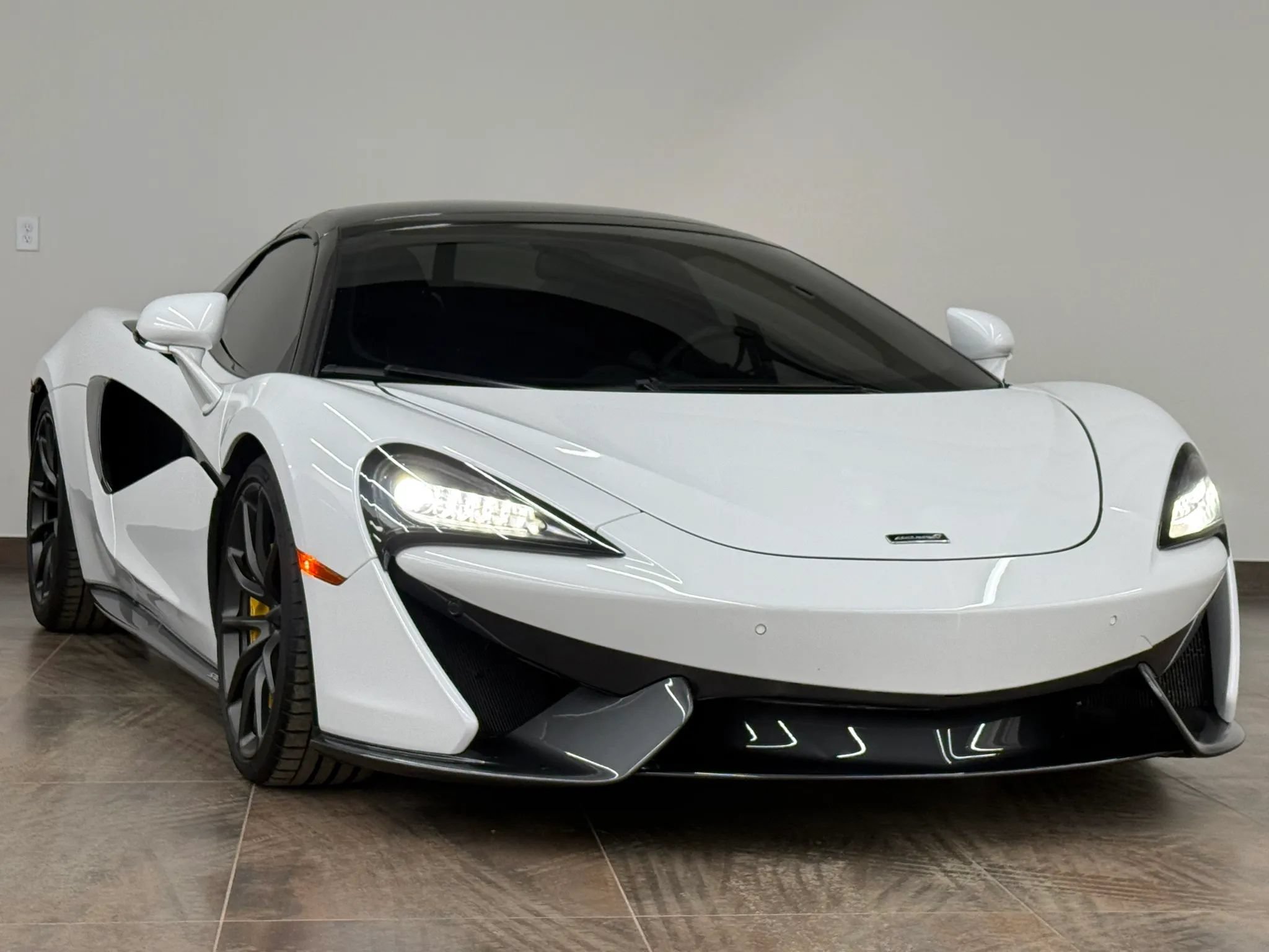 Used 2019 McLaren 570S Spider RWD image 14