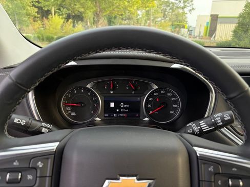 Used 2025 Chevrolet Blazer LT w/ Sound & Technology Package FWD image 19